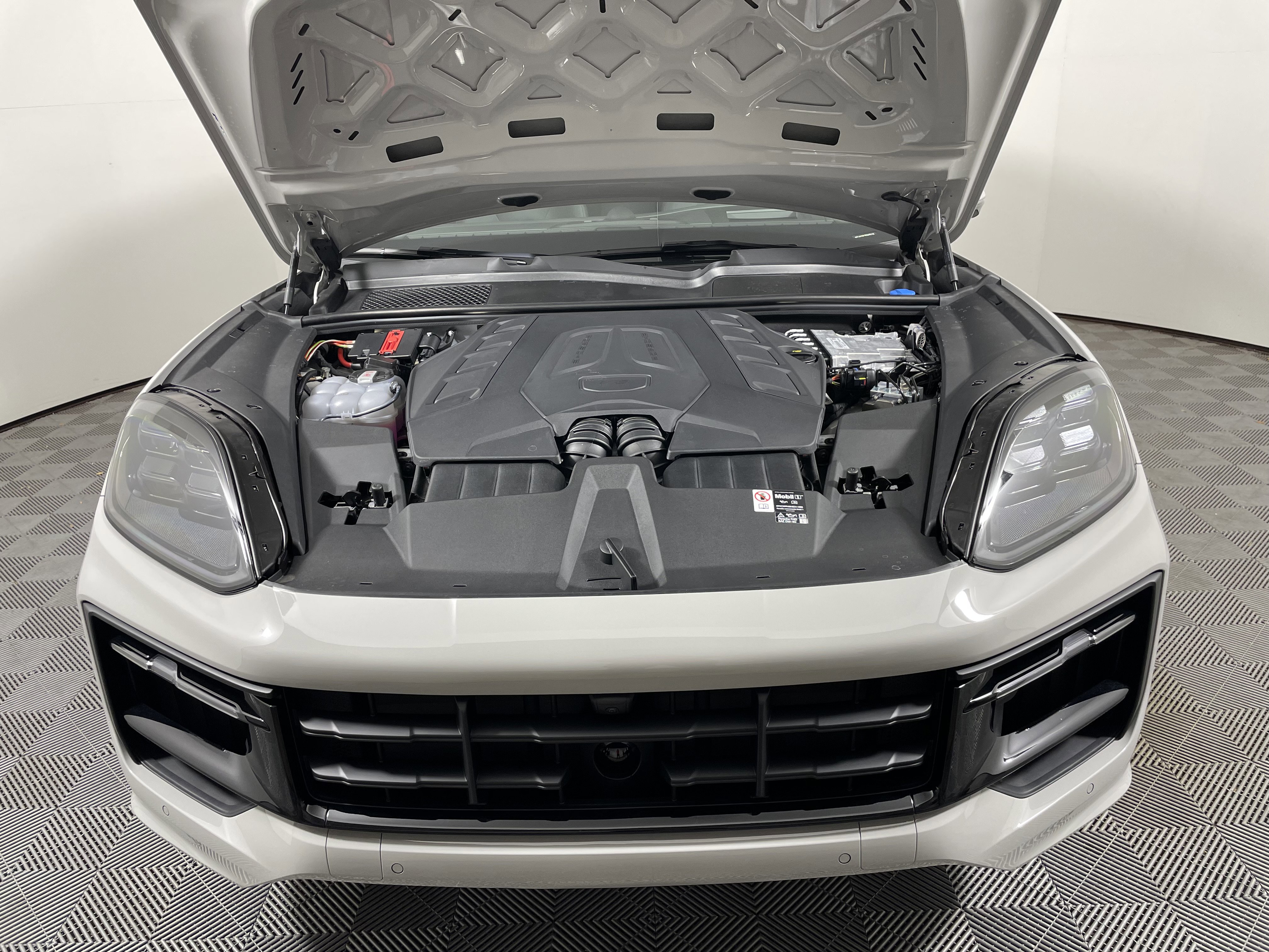 New 2026 Porsche Cayenne GTS image 22