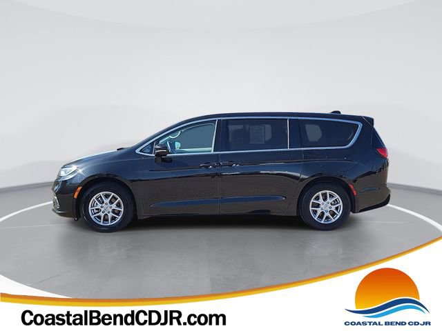 Used 2024 Chrysler Pacifica Touring-L image 1