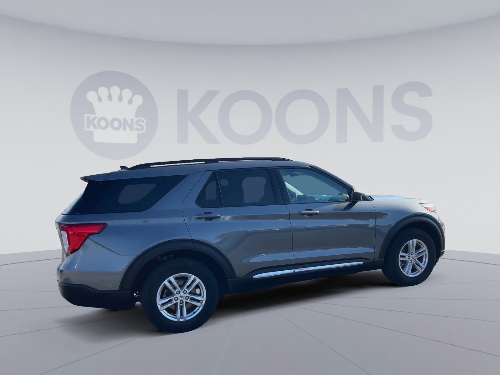 Used 2023 Ford Explorer XLT AWD/4WD image 12
