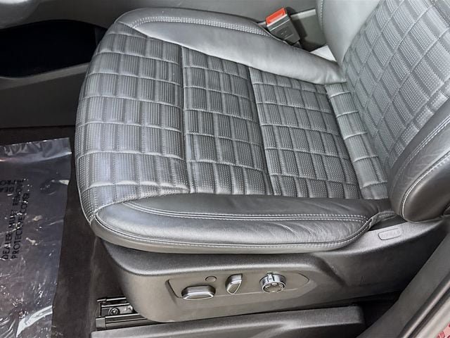 Used 2022 Cadillac Escalade Premium Luxury Platinum AWD/4WD image 21