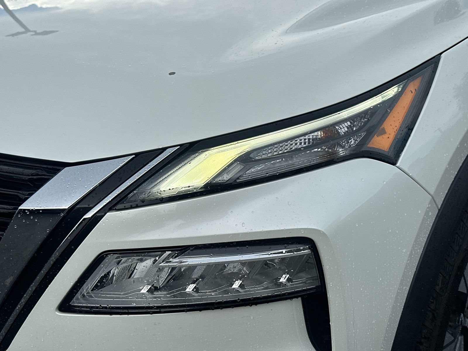 Used 2023 Nissan Rogue SV FWD image 11
