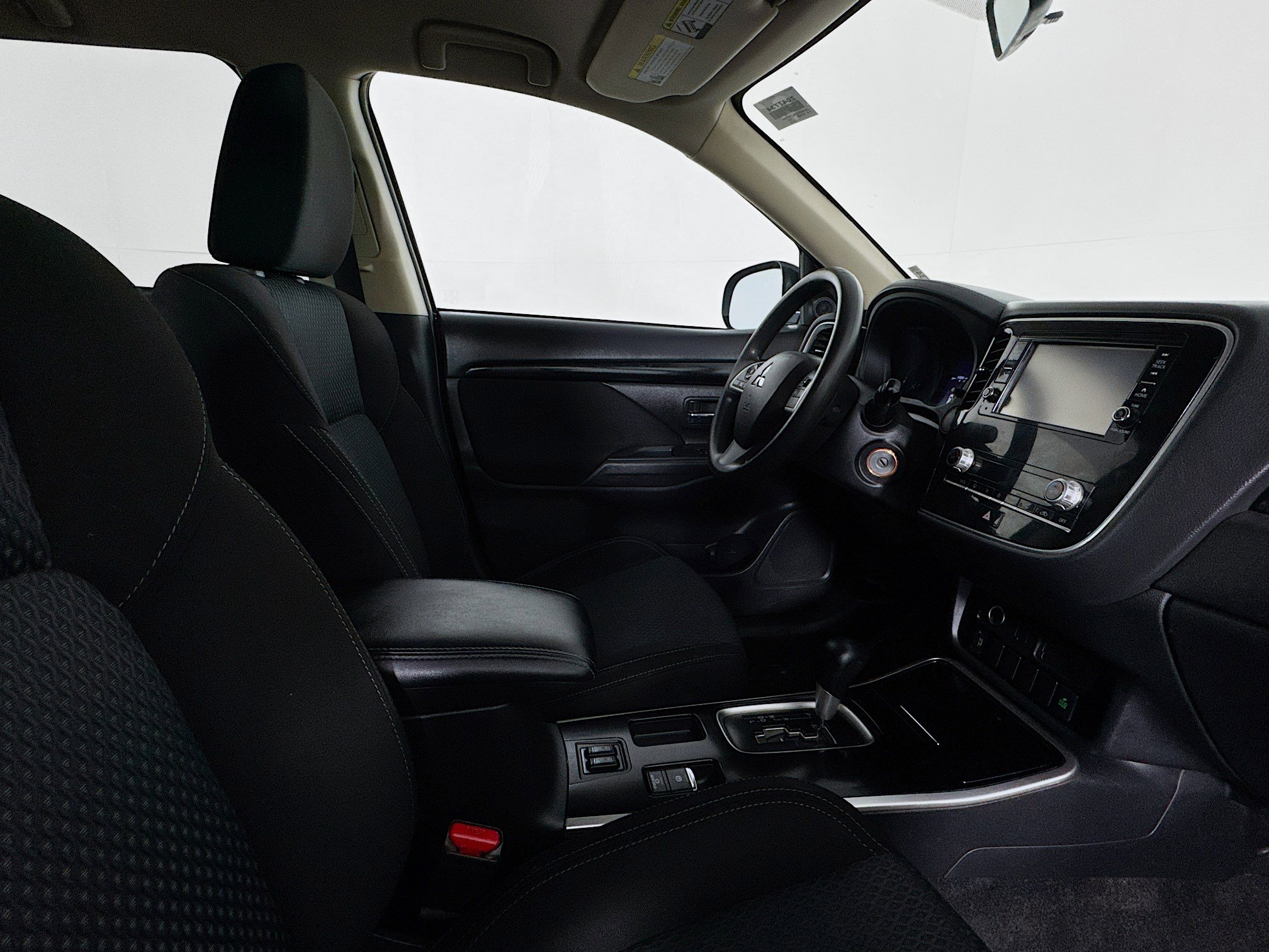 Used 2020 Mitsubishi Outlander ES image 27