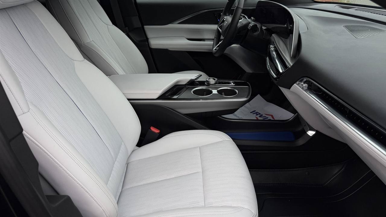 Used 2024 Cadillac Lyriq Sport RWD image 43