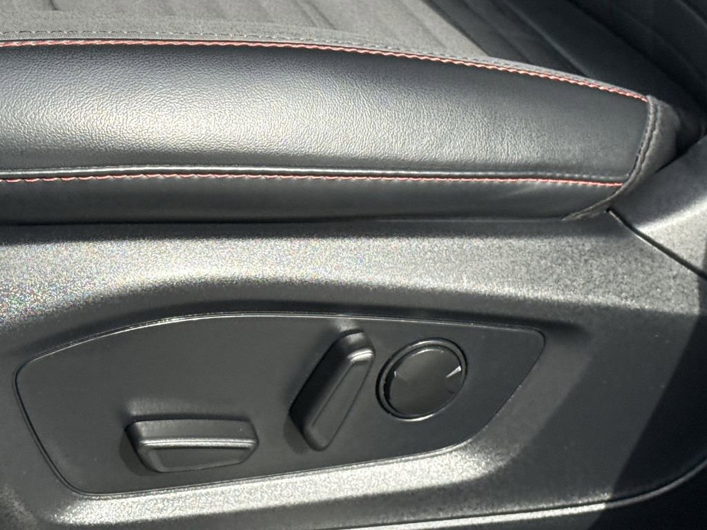 Used 2025 Ford Explorer ST-Line w/ ST-Line Street Pack image 14