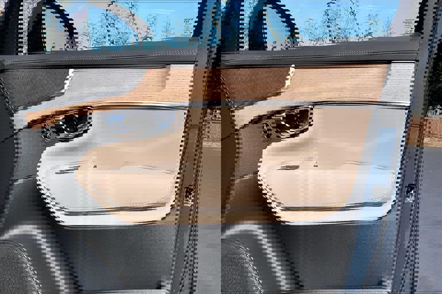 Used 2025 Volvo XC90 B5 Core w/ Protection Package Premier image 26