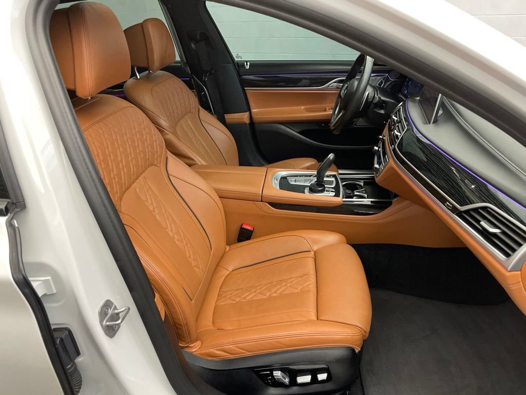 Used 2022 BMW 750i xDrive w/ Luxury Rear Seating Package AWD/4WD image 21