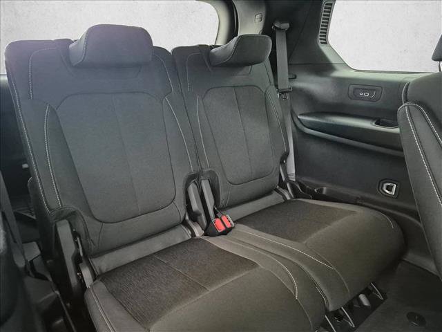 Used 2025 Jeep Grand Cherokee L Laredo w/ Luxury Tech Group I RWD image 20