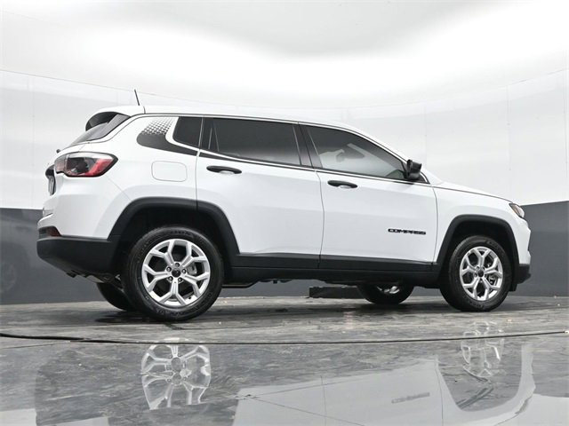 Used 2025 Jeep Compass Sport w/ Mopar Graphics Package image 38