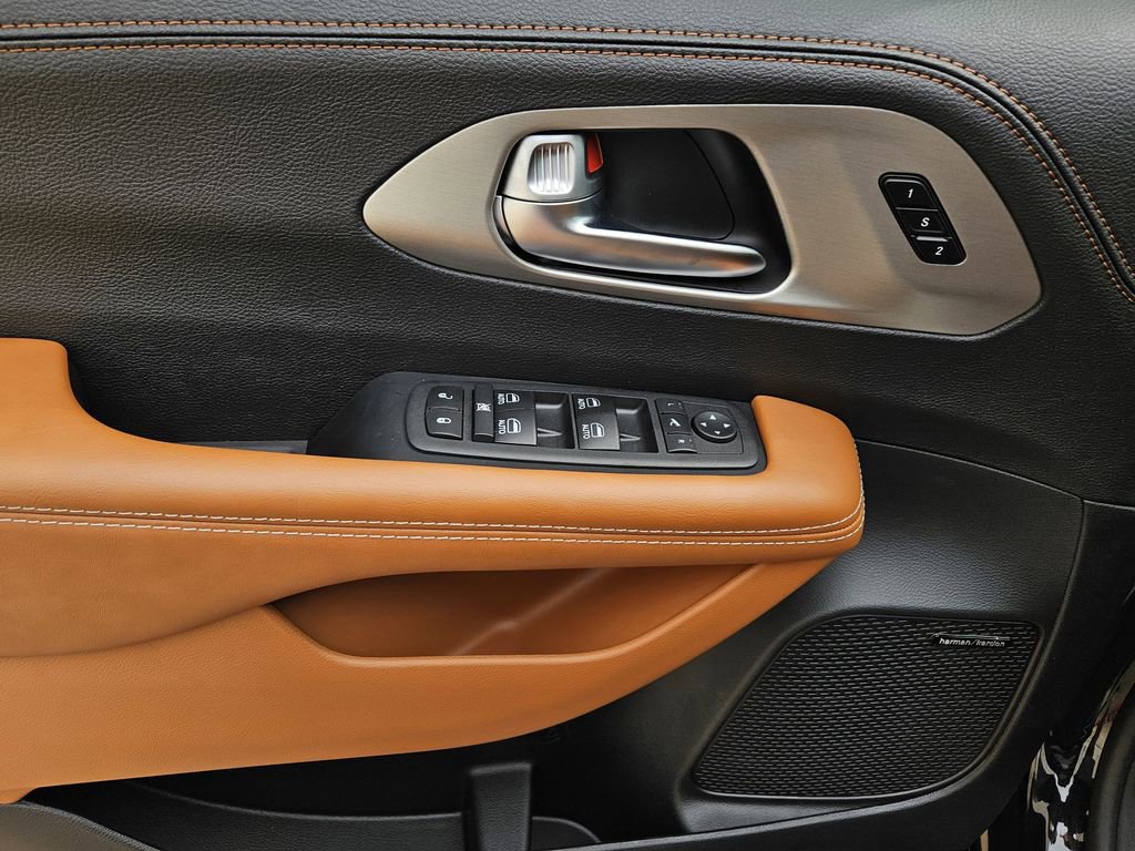 New 2026 Chrysler Pacifica Pinnacle FWD image 17