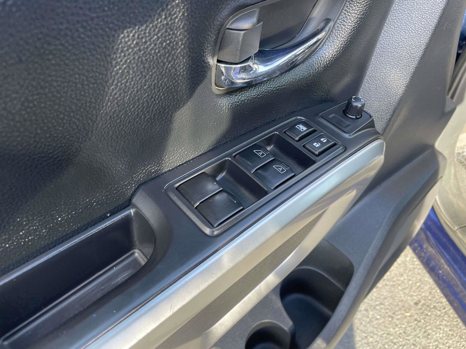 Used 2022 Nissan Titan SV AWD/4WD image 22