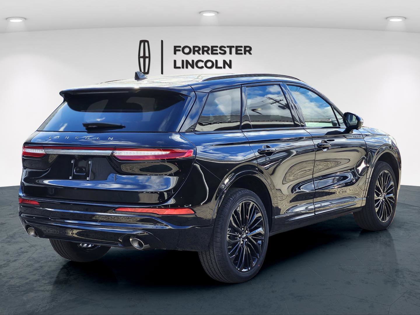 New 2026 Lincoln Corsair Reserve w/ Jet Appearance Package AWD/4WD image 3