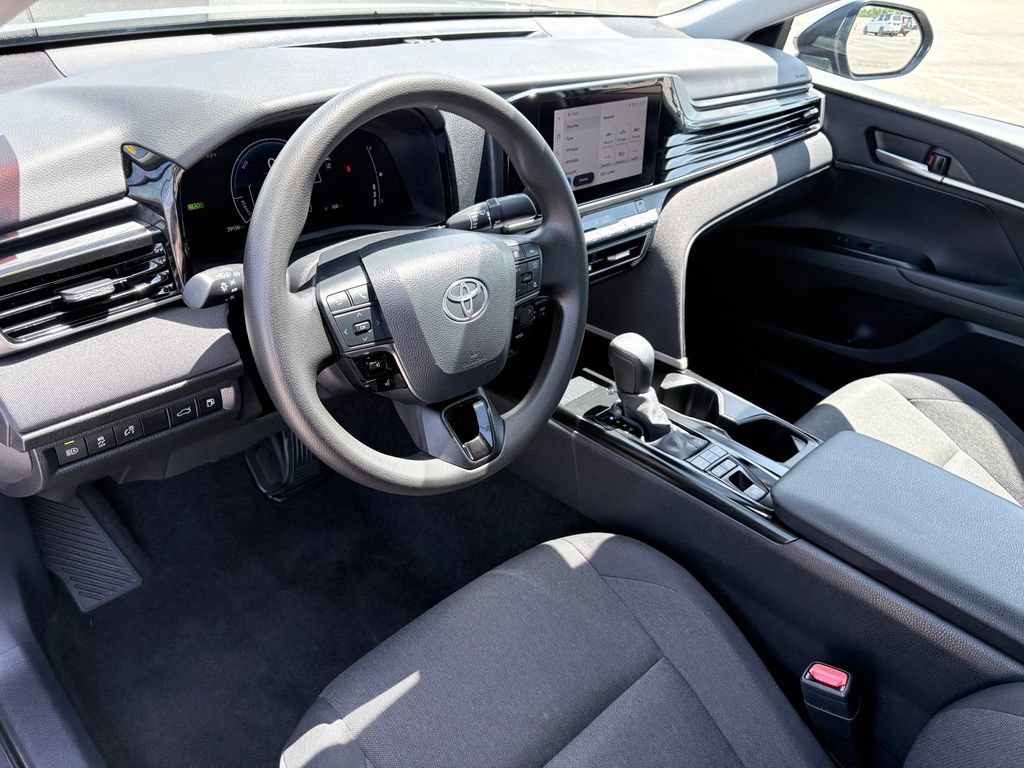 Used 2025 Toyota Camry LE FWD image 7