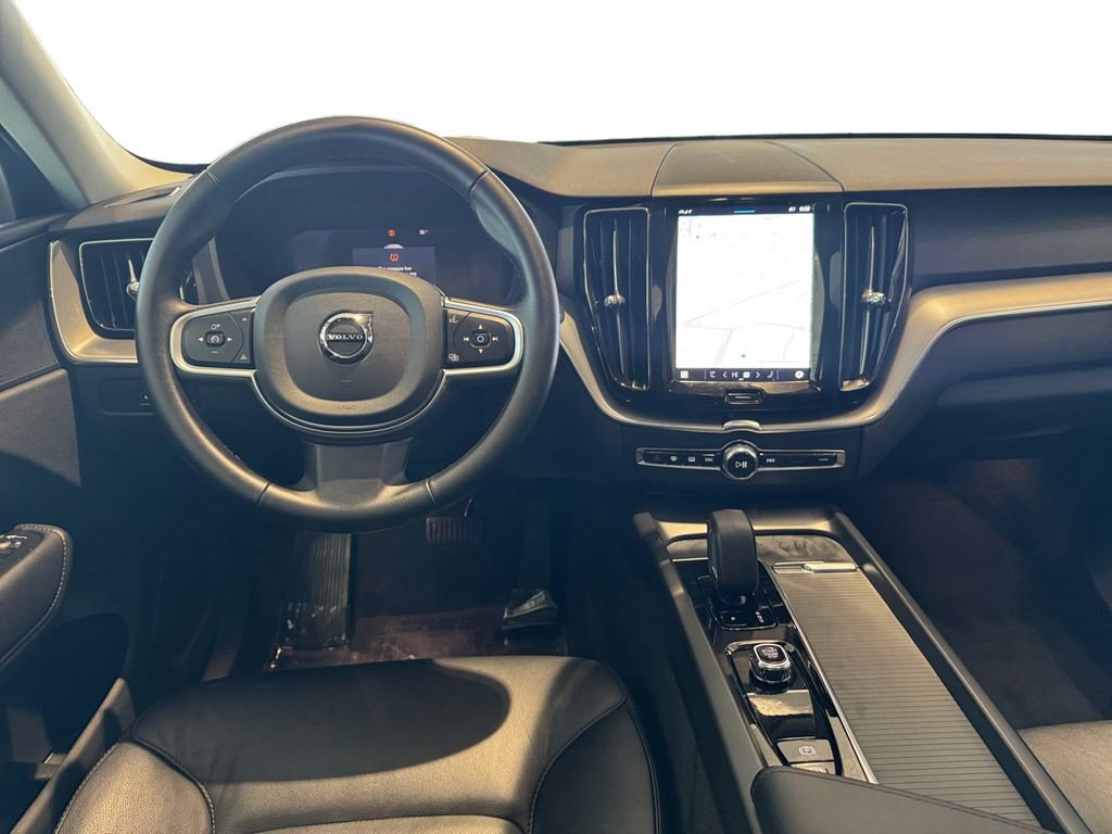 Certified 2025 Volvo XC60 B5 Core image 22