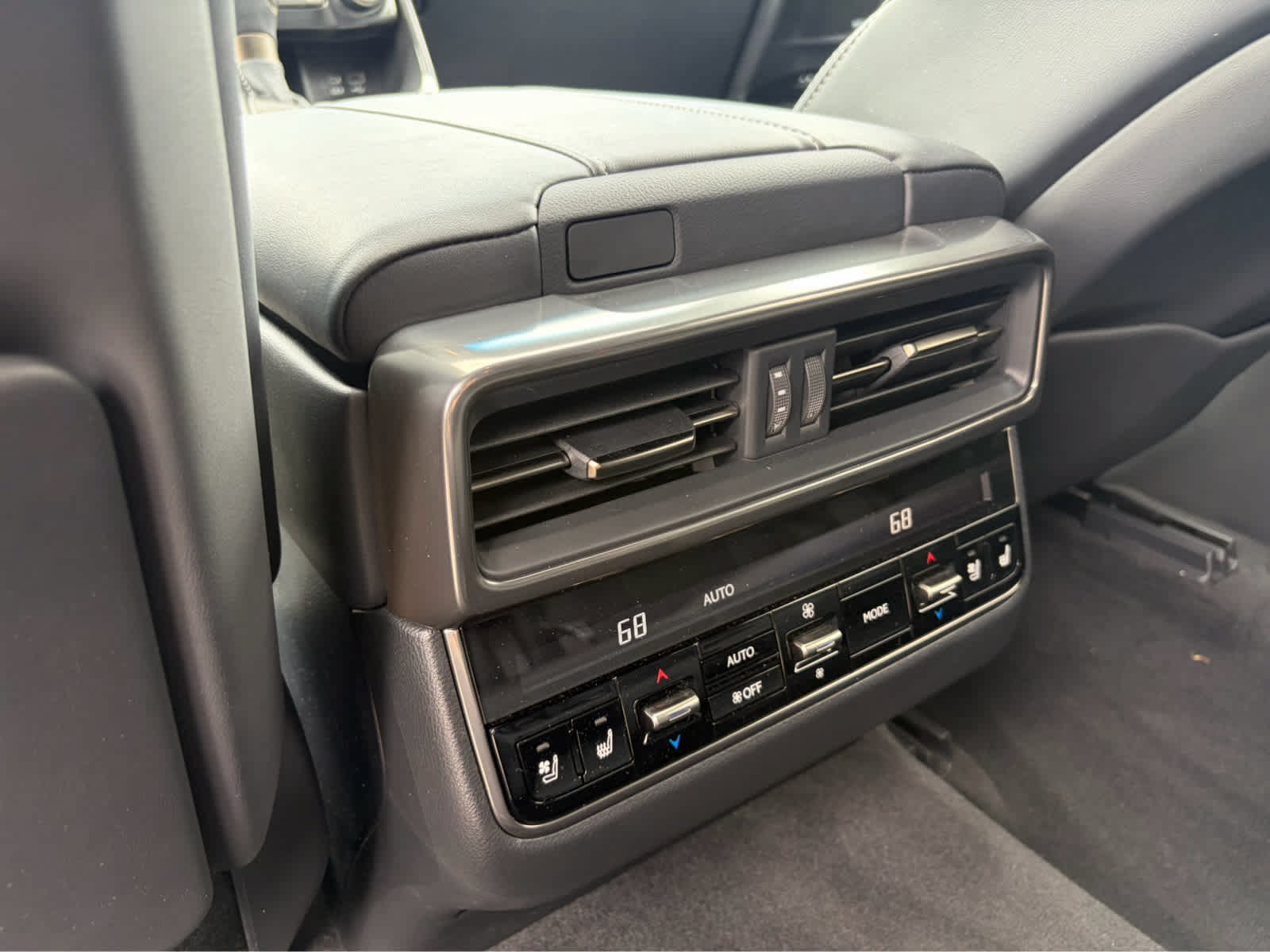 Used 2024 Lexus LX 600 4WD w/ Appearance Package image 26