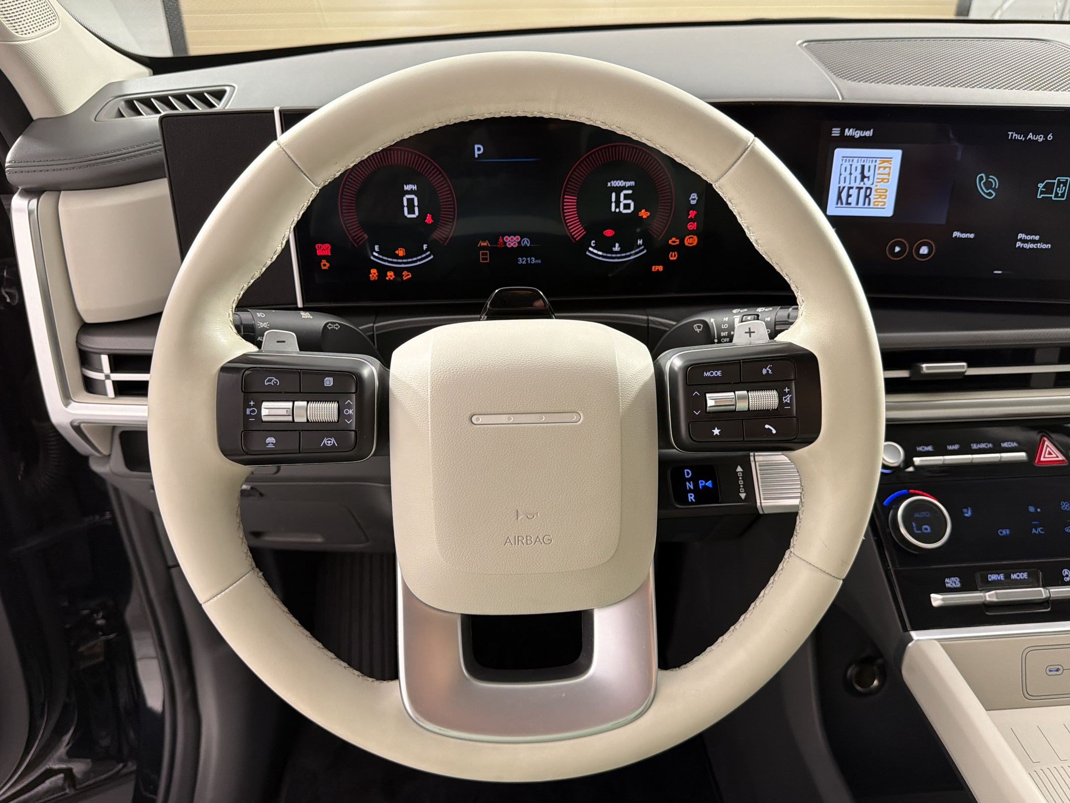 Used 2025 Hyundai Santa Fe SEL FWD image 11