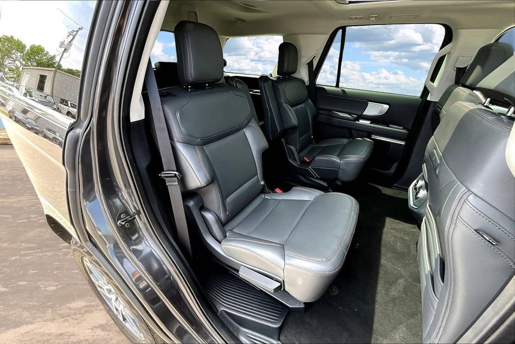 Used 2025 Ford Expedition Active AWD/4WD image 27