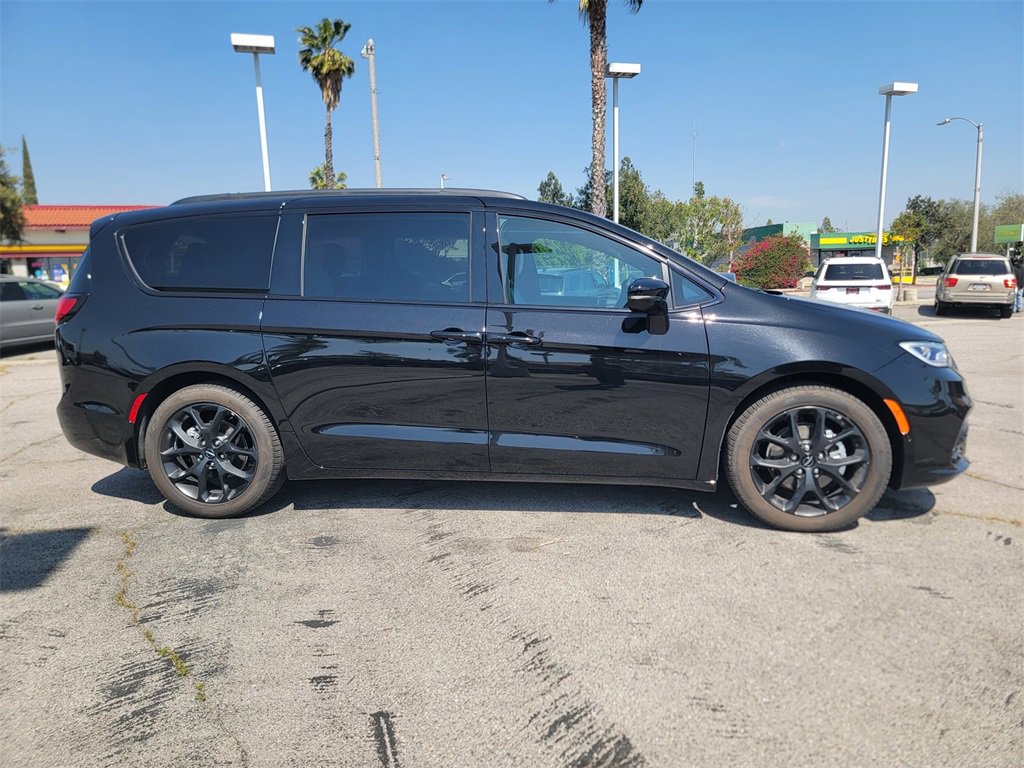 New 2024 Chrysler Pacifica Touring-L w/ S Appearance Package image 3