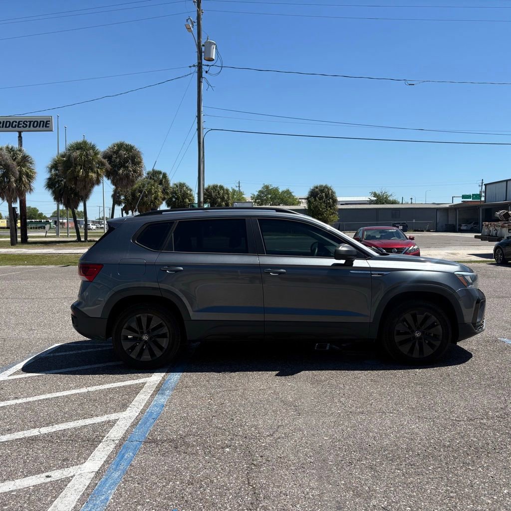 Used 2022 Volkswagen Taos S image 2