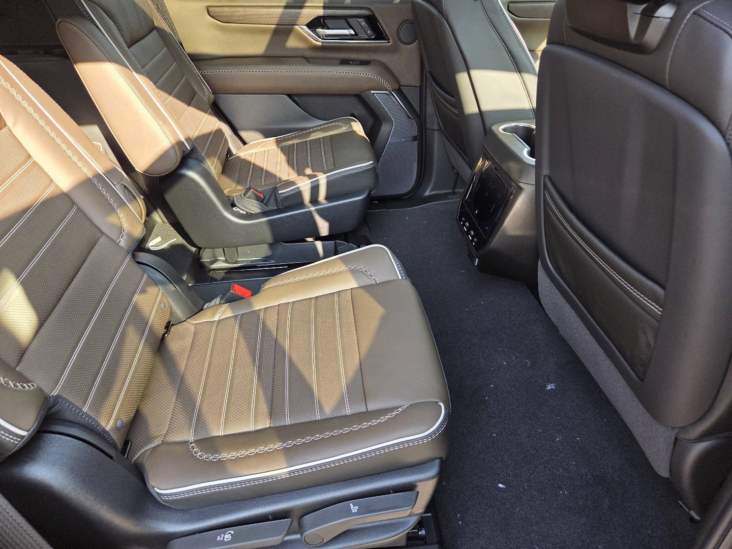 New 2026 GMC Yukon Denali Ultimate w/ LPO, Floor Liner Package AWD/4WD image 26