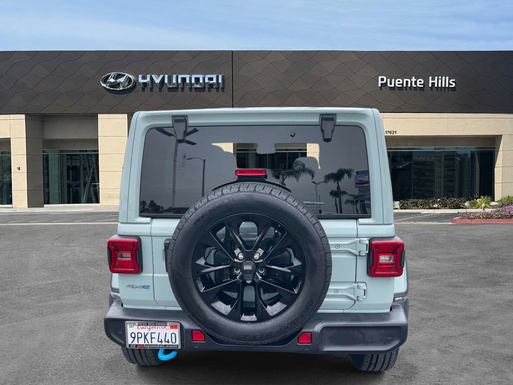 Used 2024 Jeep Wrangler Unlimited Sahara w/ Technology Group AWD/4WD image 5