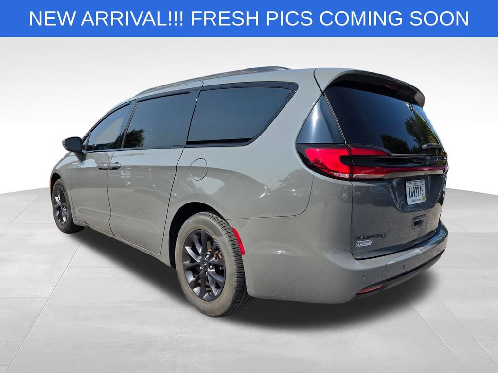 Used 2022 Chrysler Pacifica Touring-L w/ S Appearance Package FWD image 5
