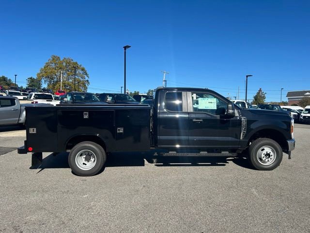 New 2026 Ford F350 XL w/ XL Chrome Package image 2