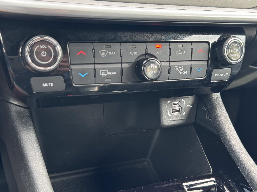 Used 2025 Jeep Compass Limited AWD/4WD image 25