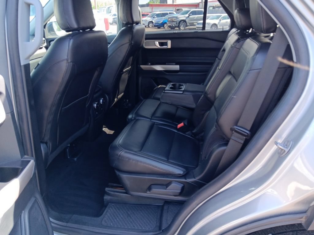 Used 2023 Ford Explorer Limited AWD/4WD image 32