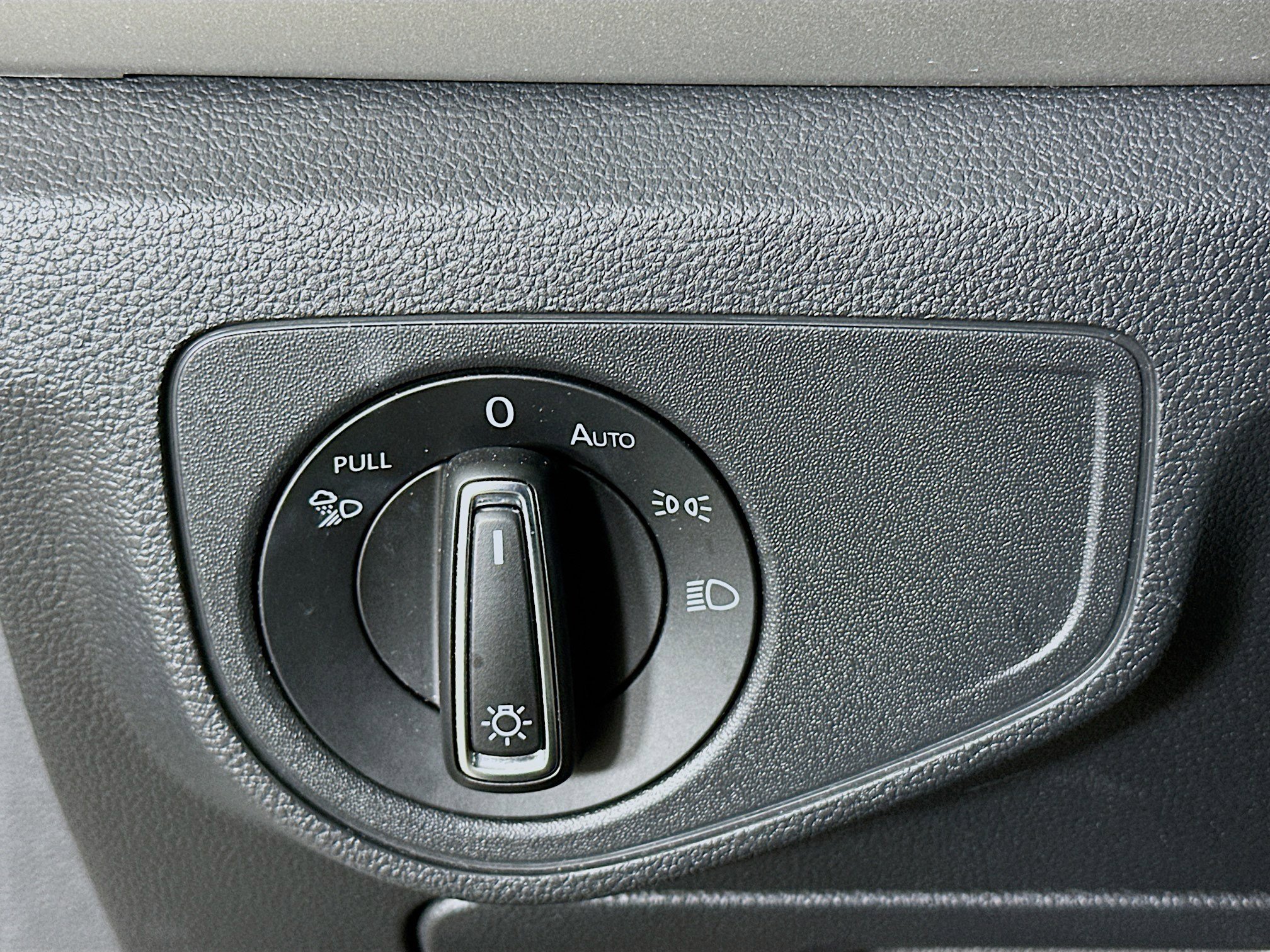 Used 2023 Volkswagen Atlas SE image 17