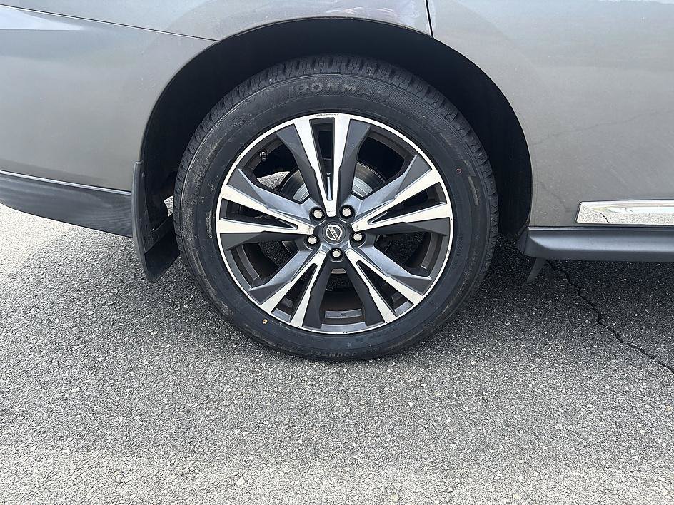Used 2017 Nissan Pathfinder Platinum AWD/4WD image 12
