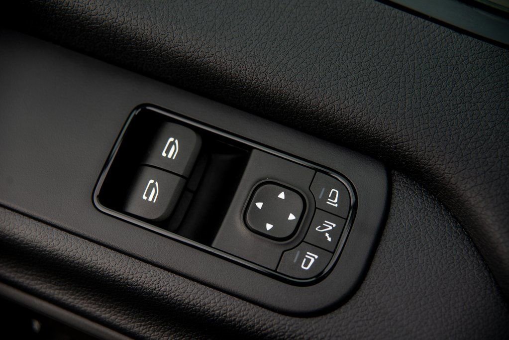 Used 2025 Mercedes-Benz Sprinter 2500 image 24