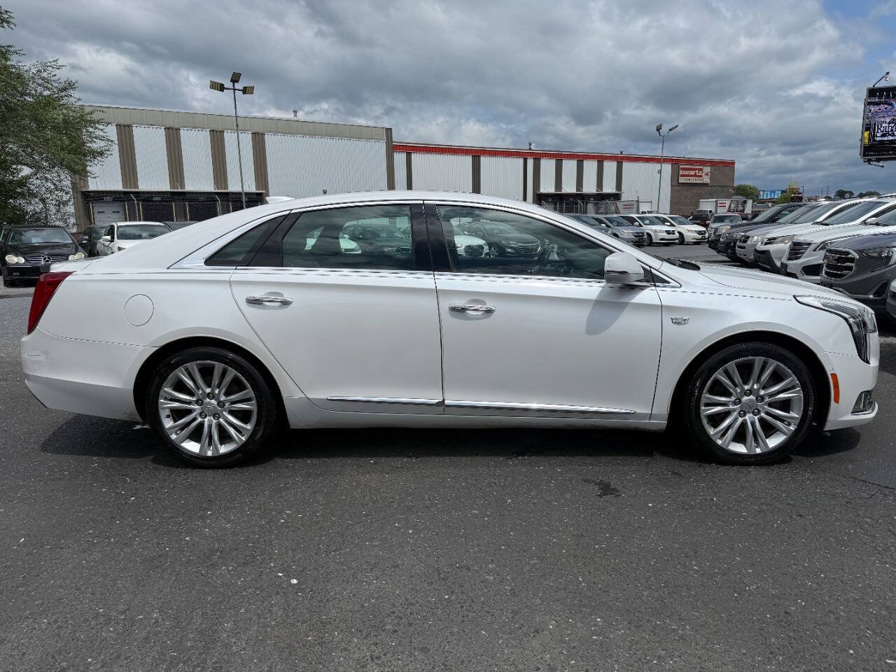 Used 2018 Cadillac XTS Luxury w/ Driver Awareness Package FWD image 4