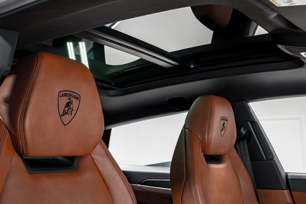 Used 2022 Lamborghini Urus AWD/4WD image 42