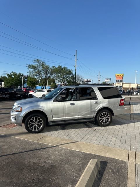 Used 2017 Ford Expedition XLT w/ Equipment Group 202A RWD image 14