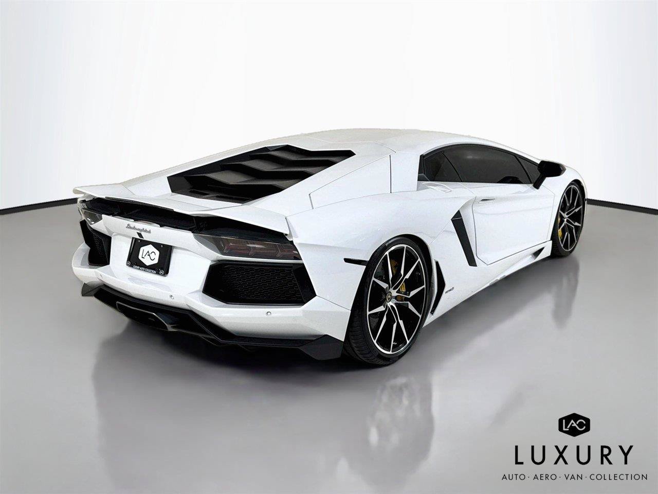 Used 2017 Lamborghini Aventador LP 700-4 AWD/4WD image 6