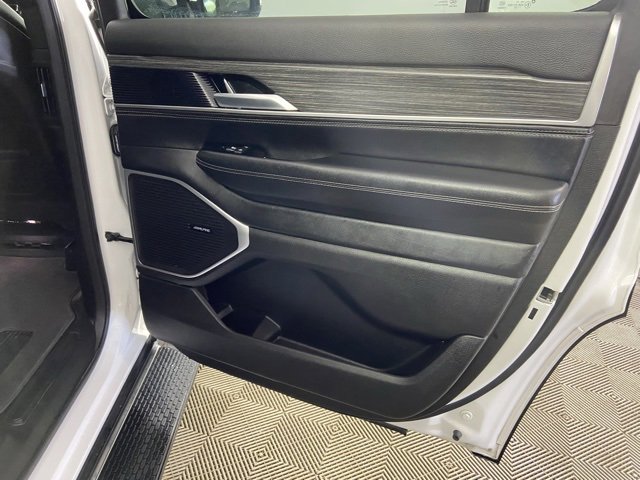 Used 2024 Jeep Wagoneer Series II w/ Flexible Seating Group image 12