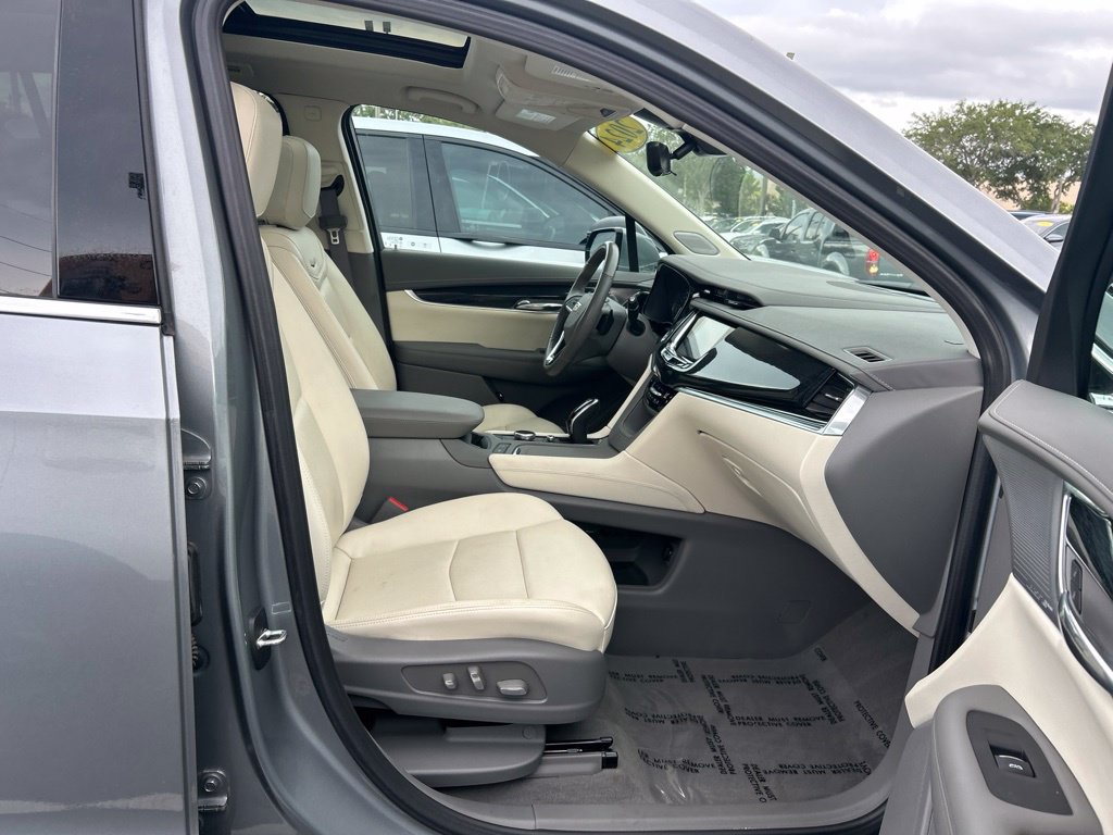 Used 2024 Cadillac XT6 Premium Luxury w/ Technology Package FWD image 43