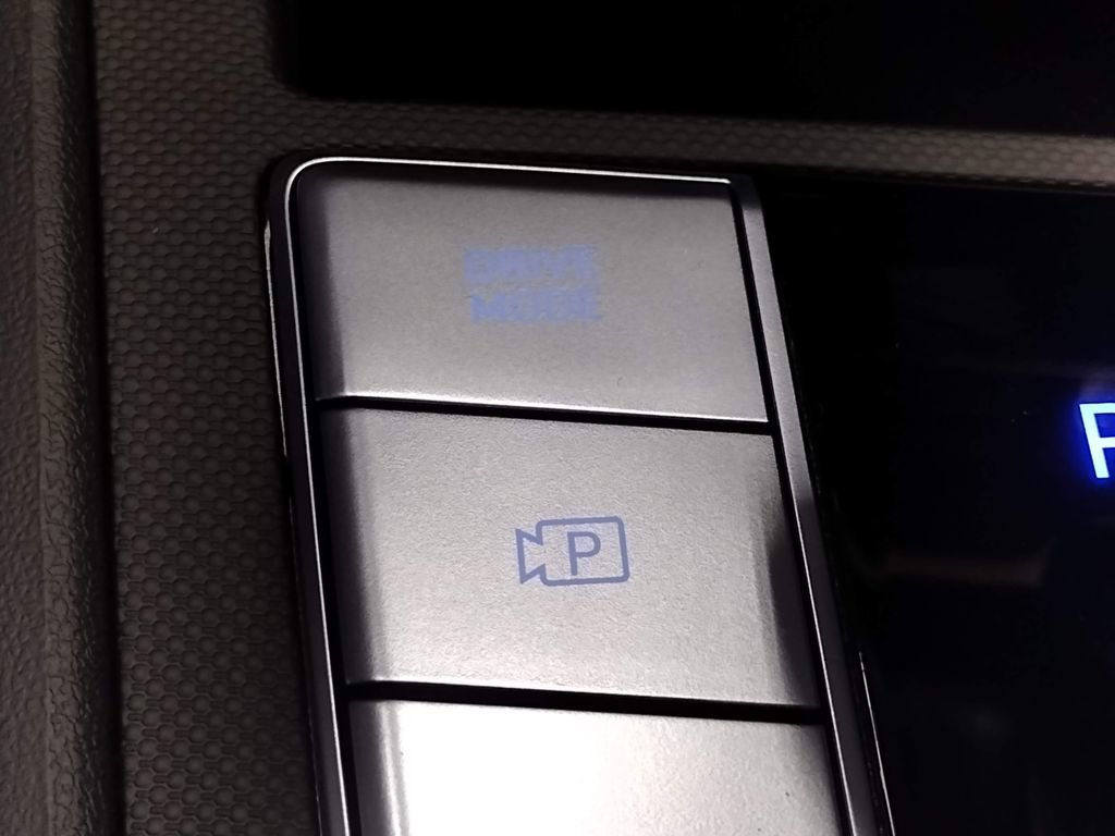 New 2026 Hyundai Elantra Limited image 31