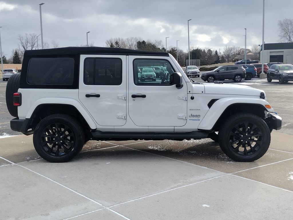 Used 2022 Jeep Wrangler Unlimited Sahara w/ Cold Weather Group image 16