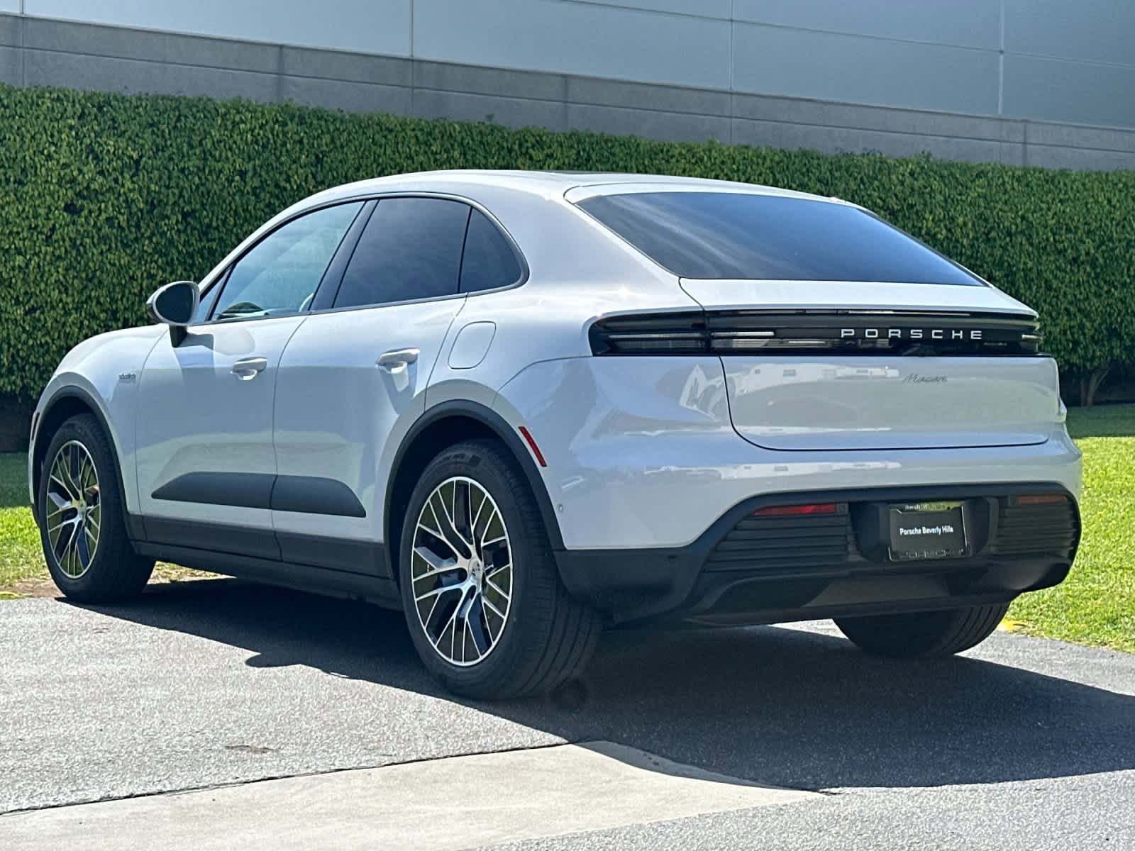 New 2026 Porsche Macan Electric RWD image 3