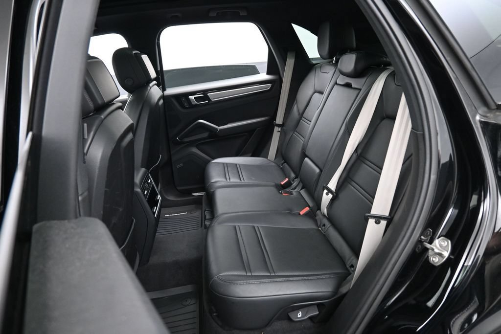 Certified 2023 Porsche Cayenne Platinum Edition AWD/4WD image 25