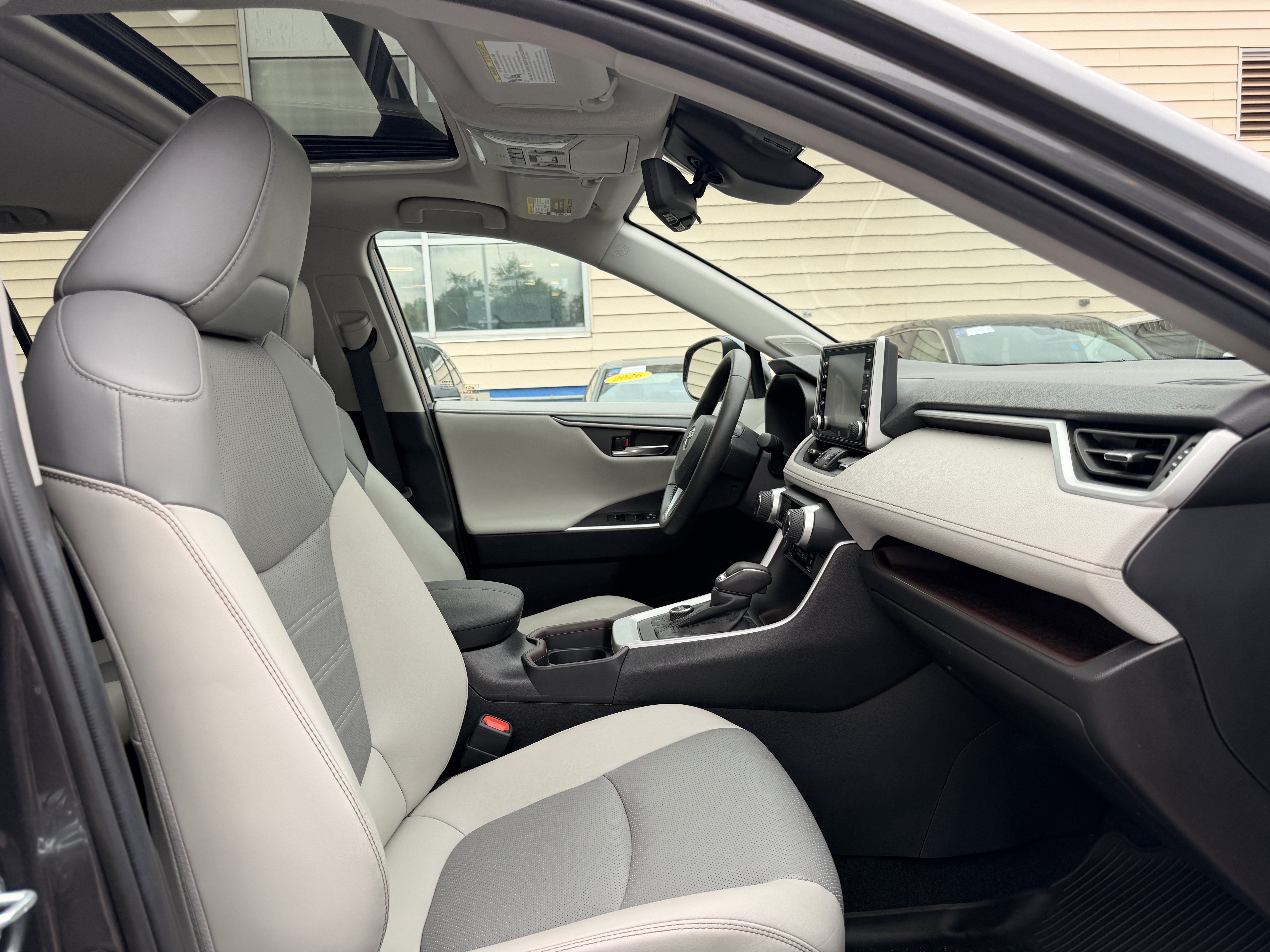 Used 2021 Toyota RAV4 Limited w/ Limited Grade Weather Package AWD/4WD image 16