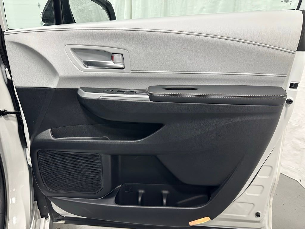 Used 2025 Toyota Sienna XSE image 62
