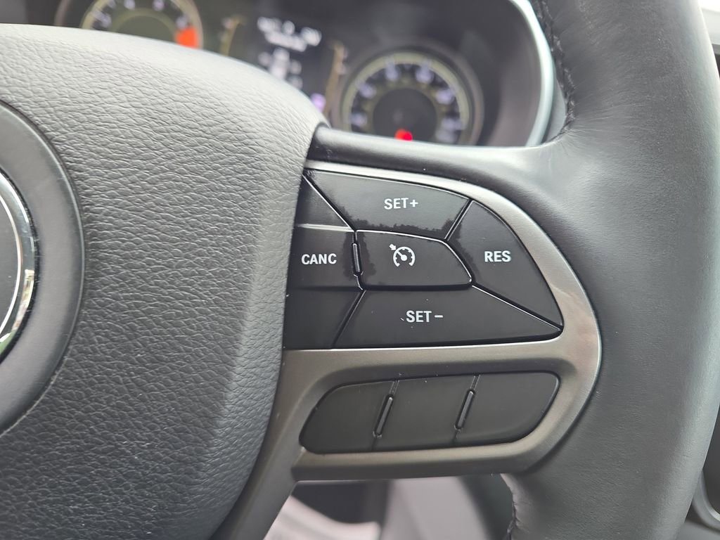 Used 2019 Jeep Cherokee Latitude Plus w/ Cold Weather Group image 18