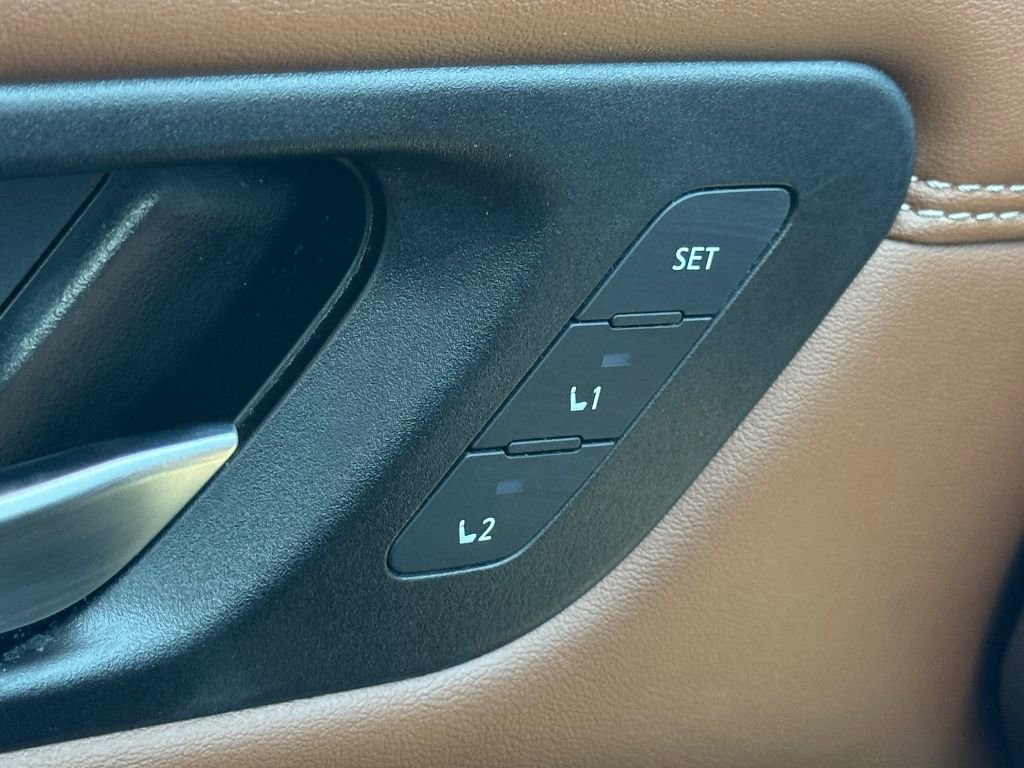 Used 2024 Nissan Pathfinder Platinum image 24