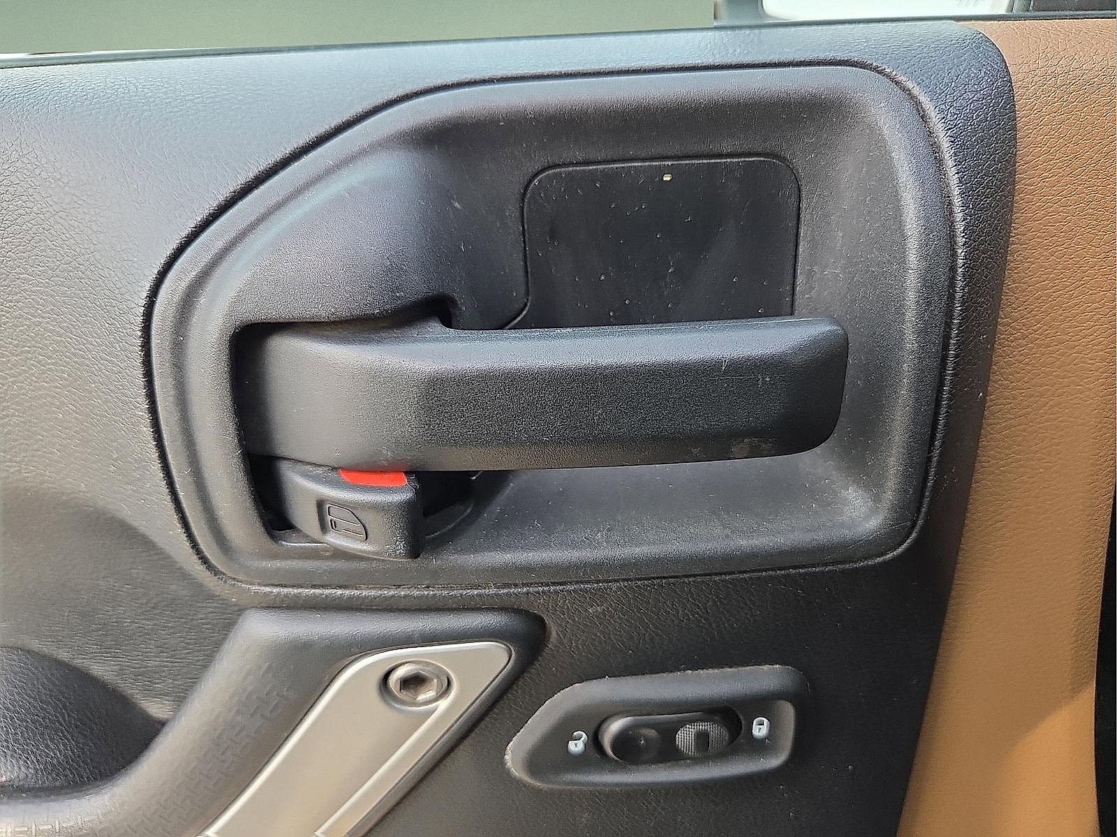 Used 2013 Jeep Wrangler Unlimited Sahara w/ Connectivity Group image 13