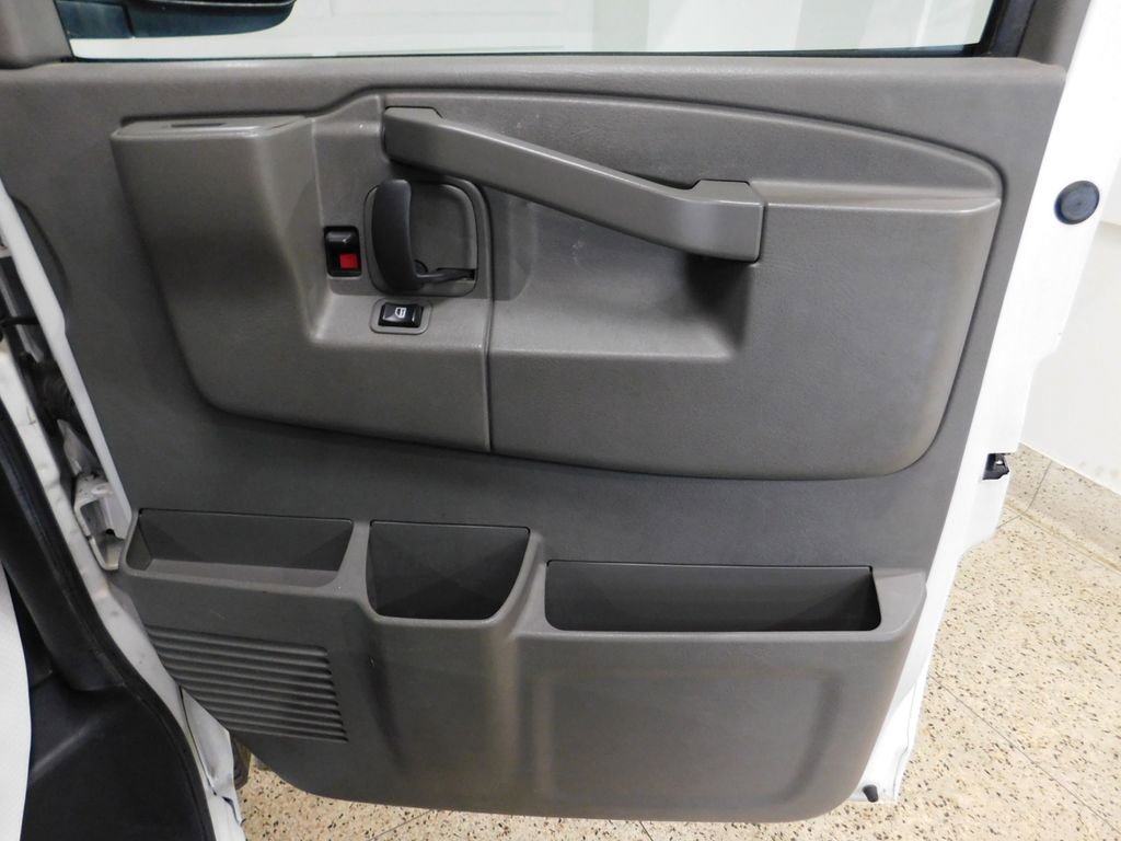 Used 2017 GMC Savana 2500 RWD image 71