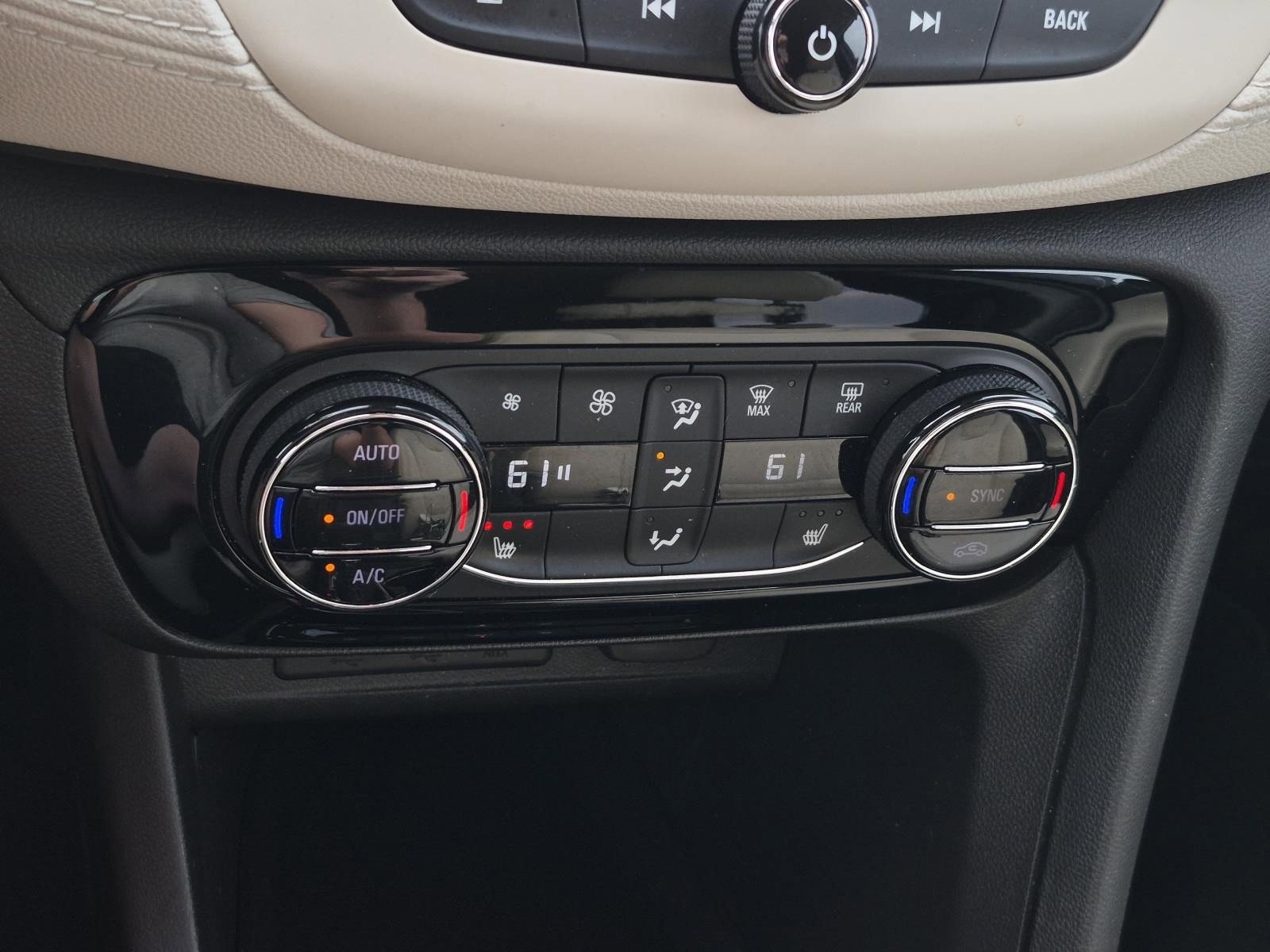 Certified 2020 Buick Encore GX Select w/ Advanced Technology Package AWD/4WD image 29