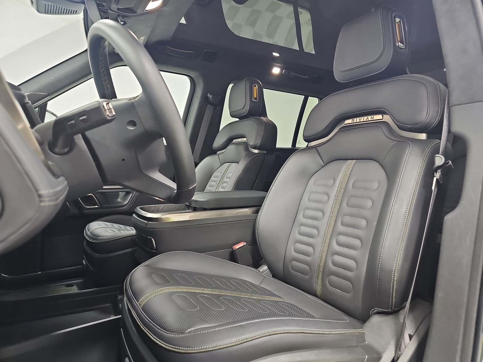 Used 2023 Rivian R1S Adventure AWD/4WD image 20