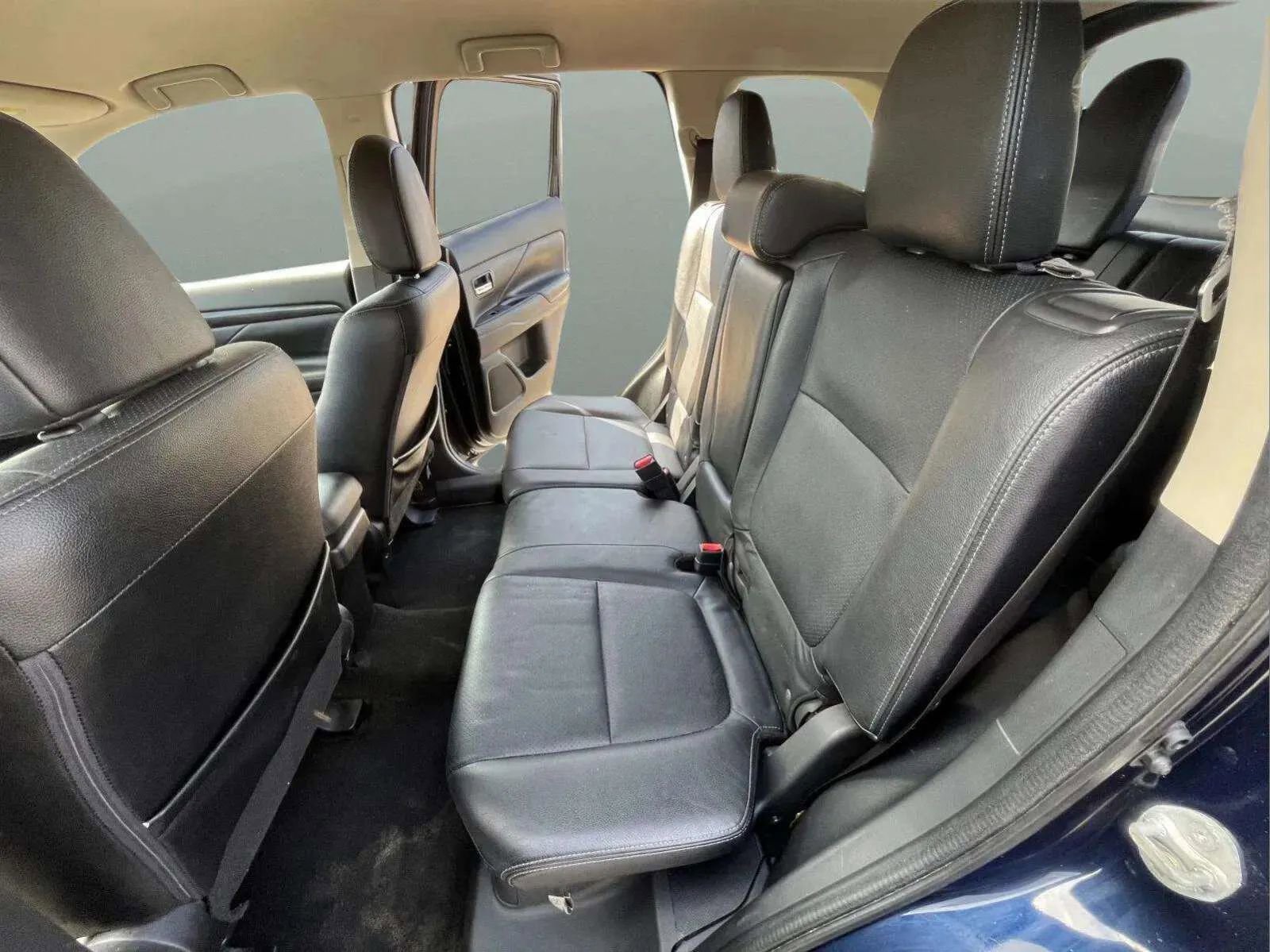 Used 2018 Mitsubishi Outlander SE image 12